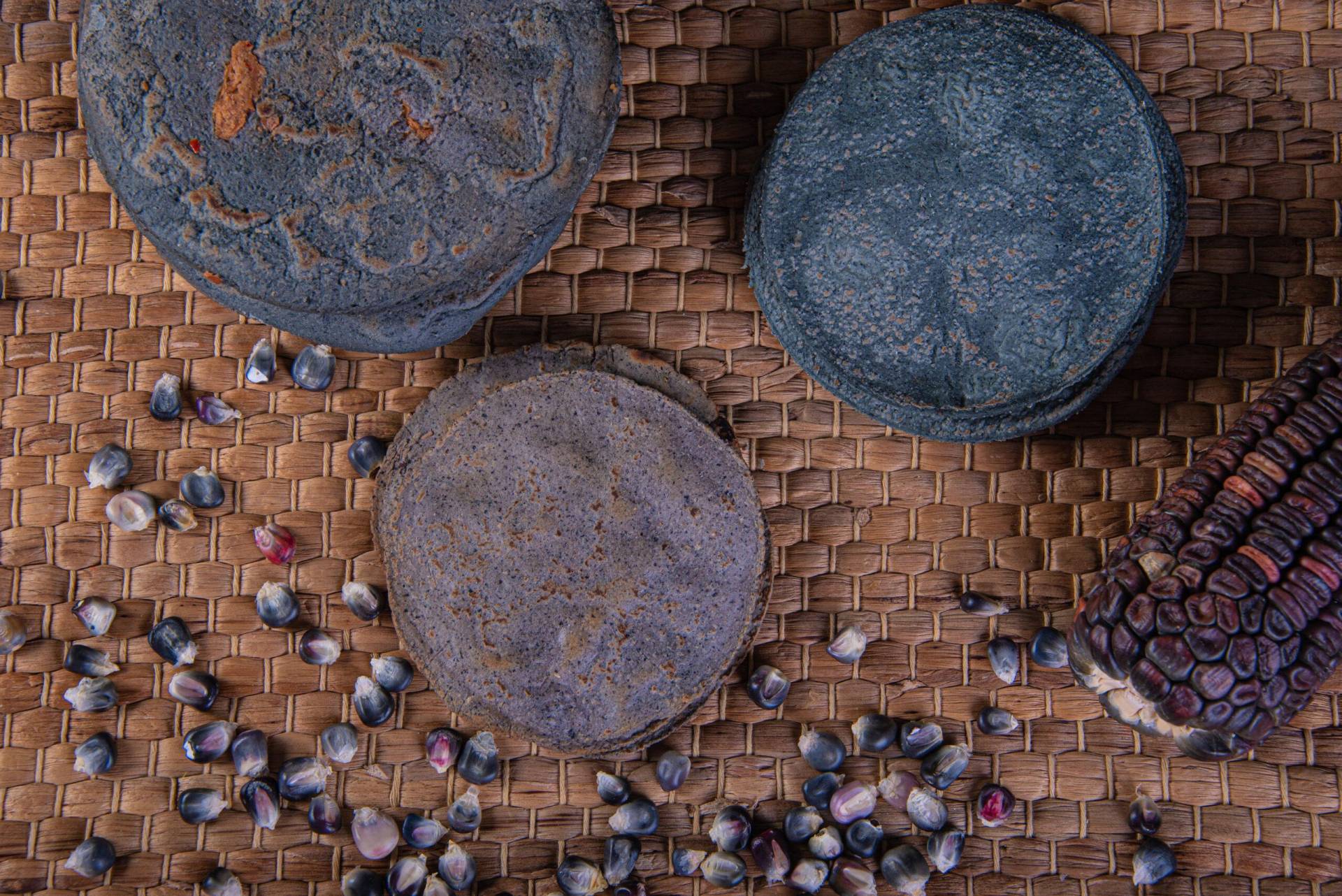 Tortillas de maíz azul